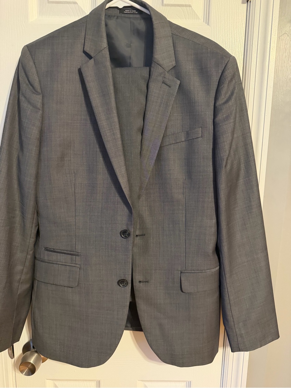 Men's Gray Two-Button Suit Jacket 38R & Pants 30/32